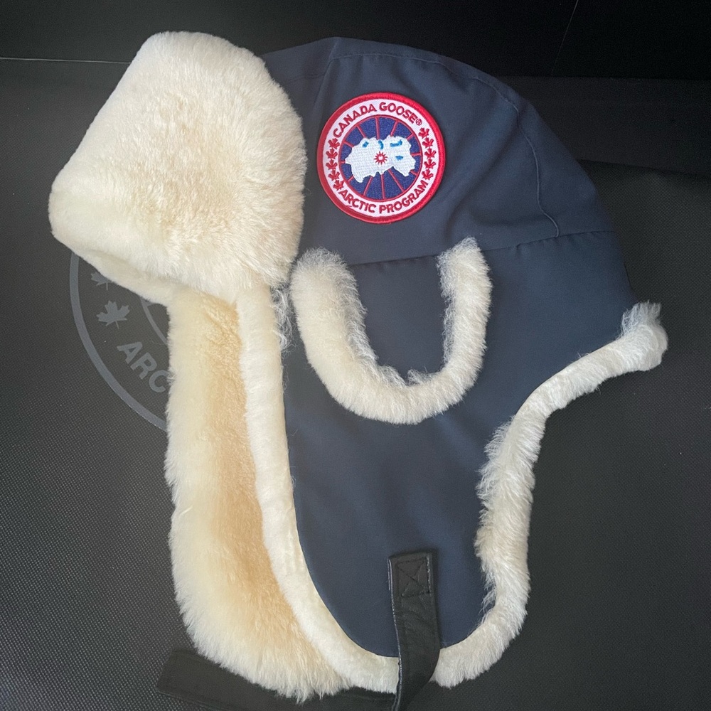 ** SOLD** Canada Goose Sheep Skin Shearling Pilot Hat Size L/XL NWOT - Picture 1 of 7